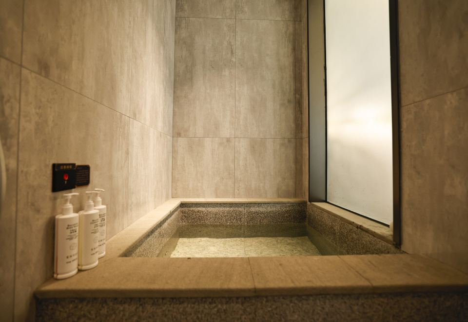 Wyndham Grand Plaza Royale Fengshun Hot Springs ResortElegant Hot Spring Double Bed Room (Private Tub)