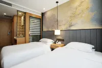 Luyi Qiqi L Hotel