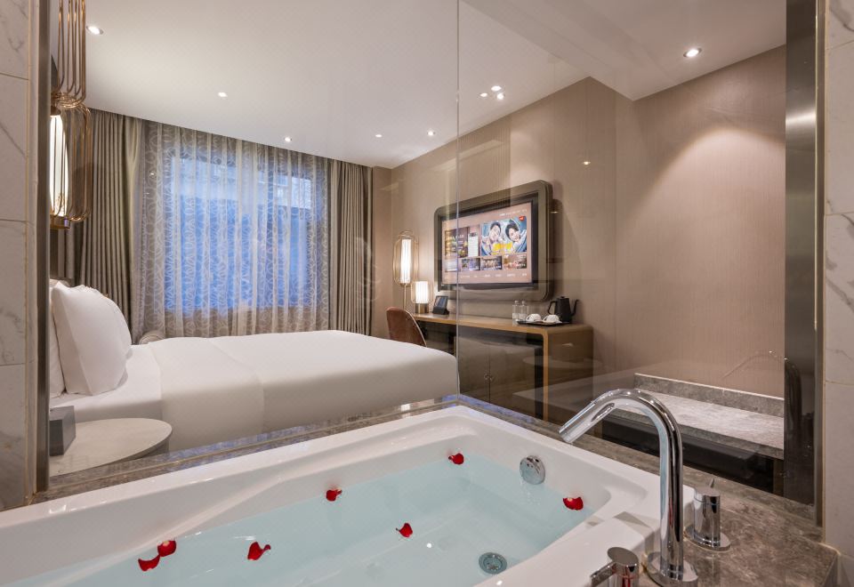 Crystal Orange Beijing South Station MuxiyuanlExecutive King Room (Bathtub)