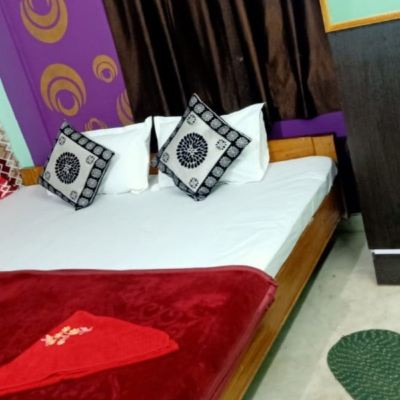 Deluxe Double Bed Room AC with Mattress