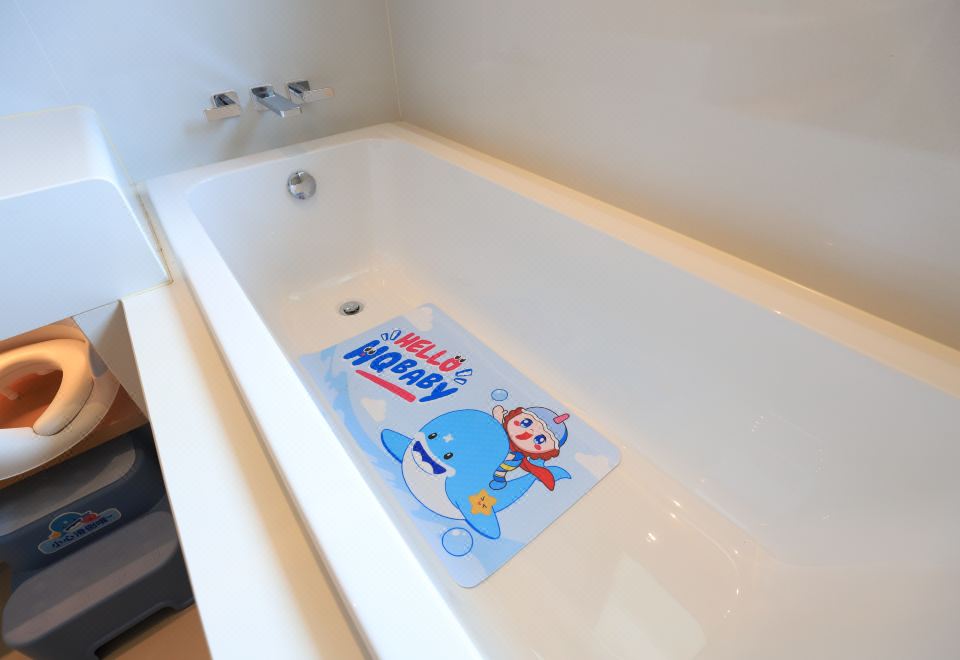 The pata hotel ZhuhaiOcean Baby Theme Family Suite (Smart Control + Mini Bar + Natural Latex Pillow)