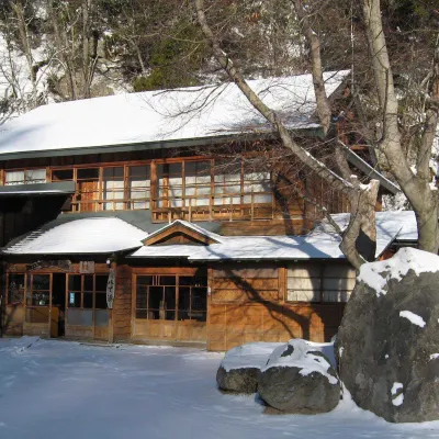 Okukinu-onsenkyou Hatcyo-no-yu Hotels near Shirane Mountain