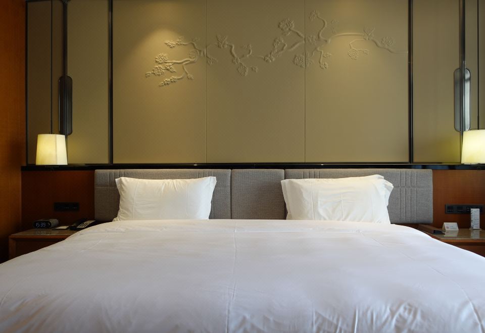 园景双拼大床房