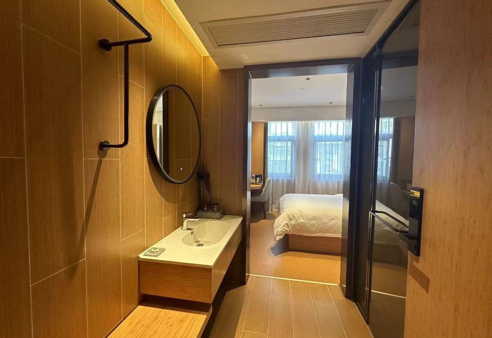 Elegant Queen Room