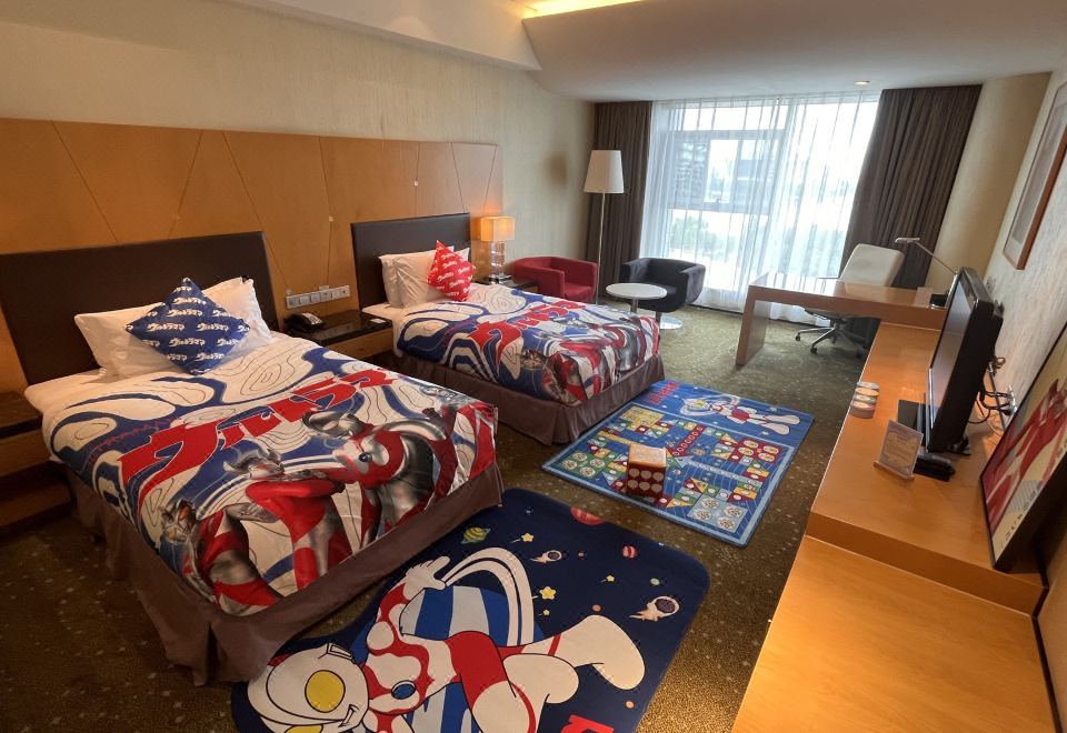 Crowne Plaza Tianjin BinhaiUltraman Theme Family Room (Lake-view)