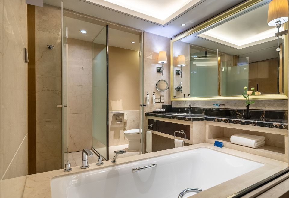 輕奢公寓雙床房-杜拉維特衞浴金可兒床墊超大豪華浴缸