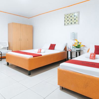 RedDoorz Triple Room RedDoorz @ Western Highway Lodge Hotel Promo Code