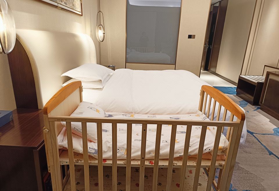 亲子房（有婴儿床）