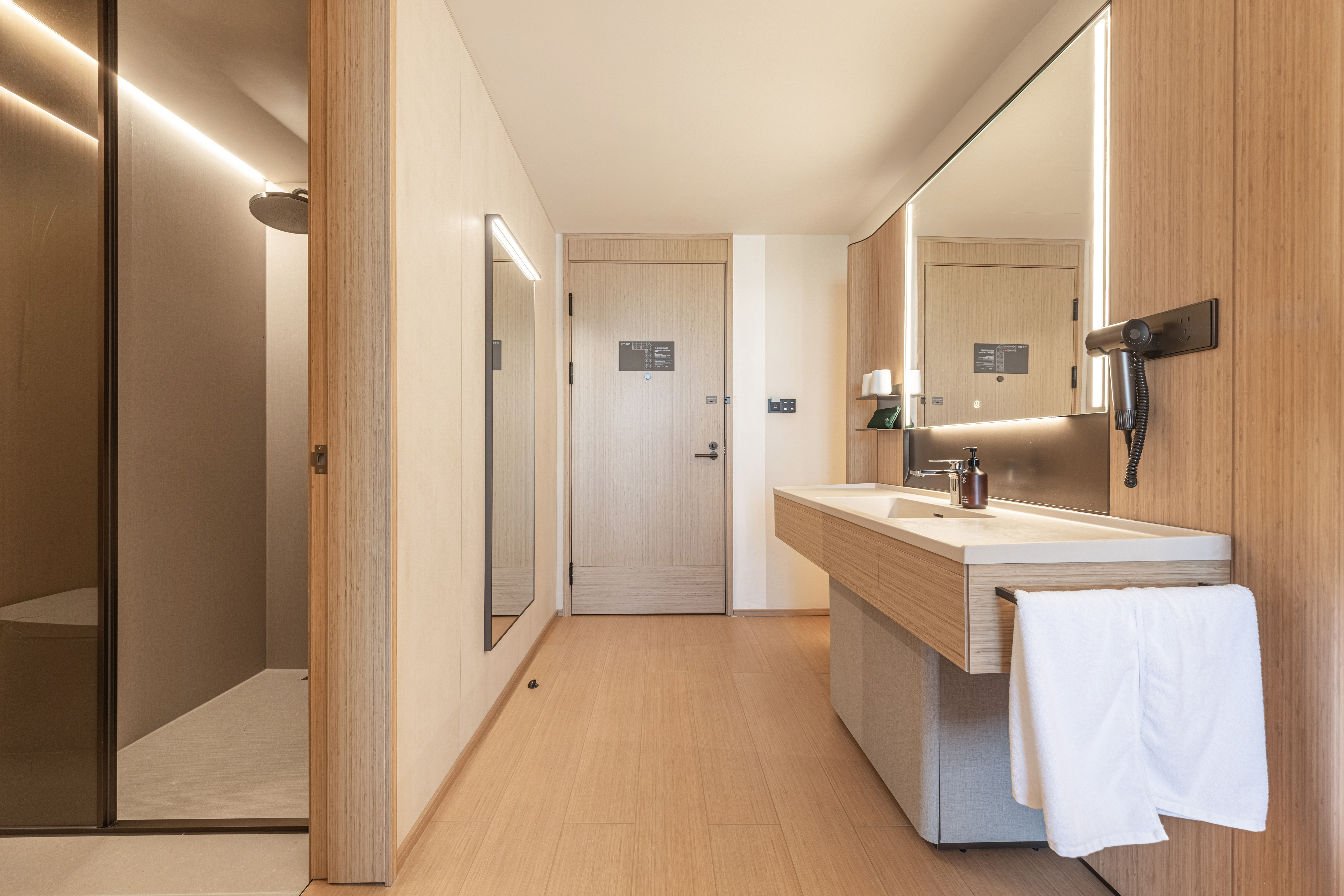 高级大床房（智能客控.加湿器）