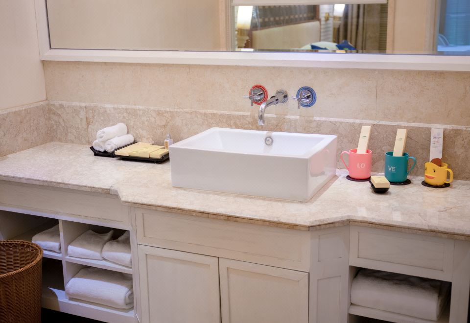 亲子观星家庭套房-一房一厅-欢乐小童房-家庭亲子泡池