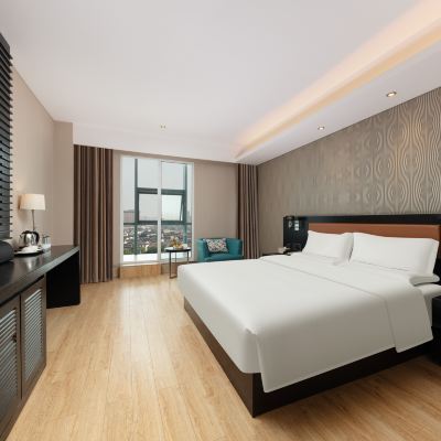 豪華大床房[浴缸+全景落地陽台+小冰箱] 桔子水晶無錫南長街飯店優惠