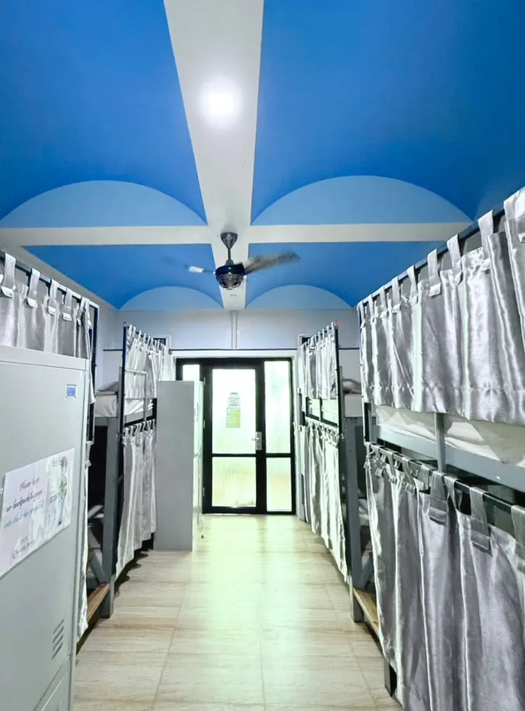 เตียงในห้องพักรวมขนาด 8 เตียง