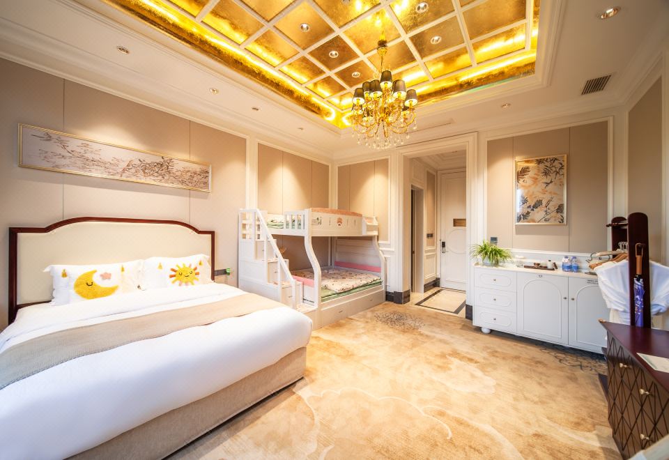 童趣湖景家庭房【大床+上下铺+小童玩具】