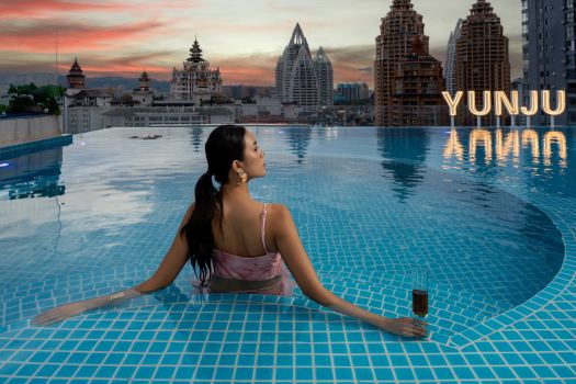 Cloud Dwelling Sky Pool Resort (Xishuangbanna West Shuangjing Xingguang Night Market Branch)