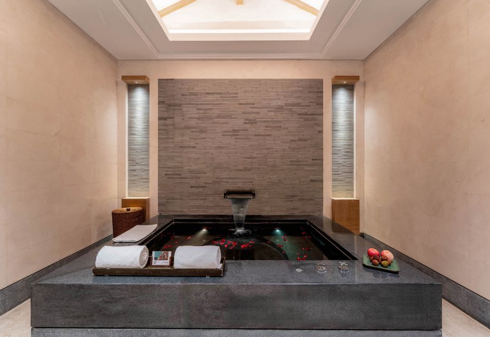 尊荣大床麻将套房（室内私汤）