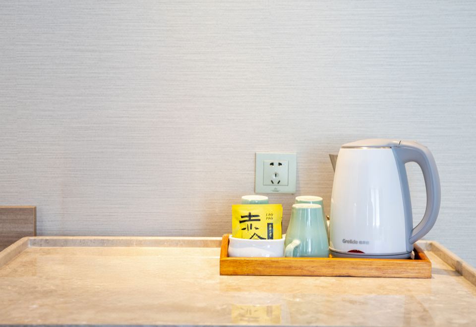 行政豪华大床房（喜临门床垫+智能马桶+挂烫机+冰箱）