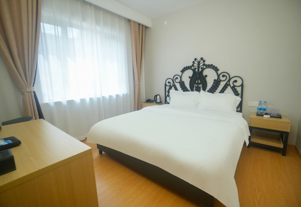 观山小院大床房