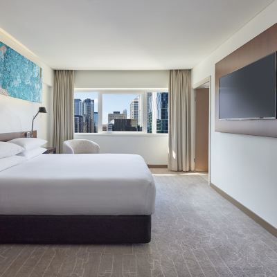 1 Queen Bed With City View