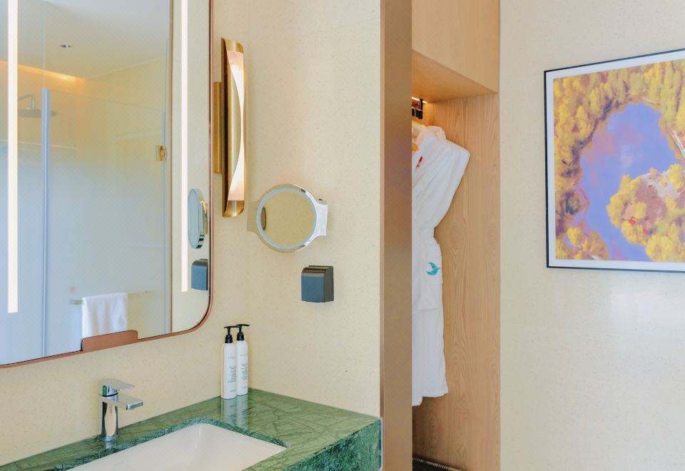 Wuhan Chengjian Senbo Nature Park & Resort HotelExcutive 2-bedroom Nonsmoking Suite With Pool