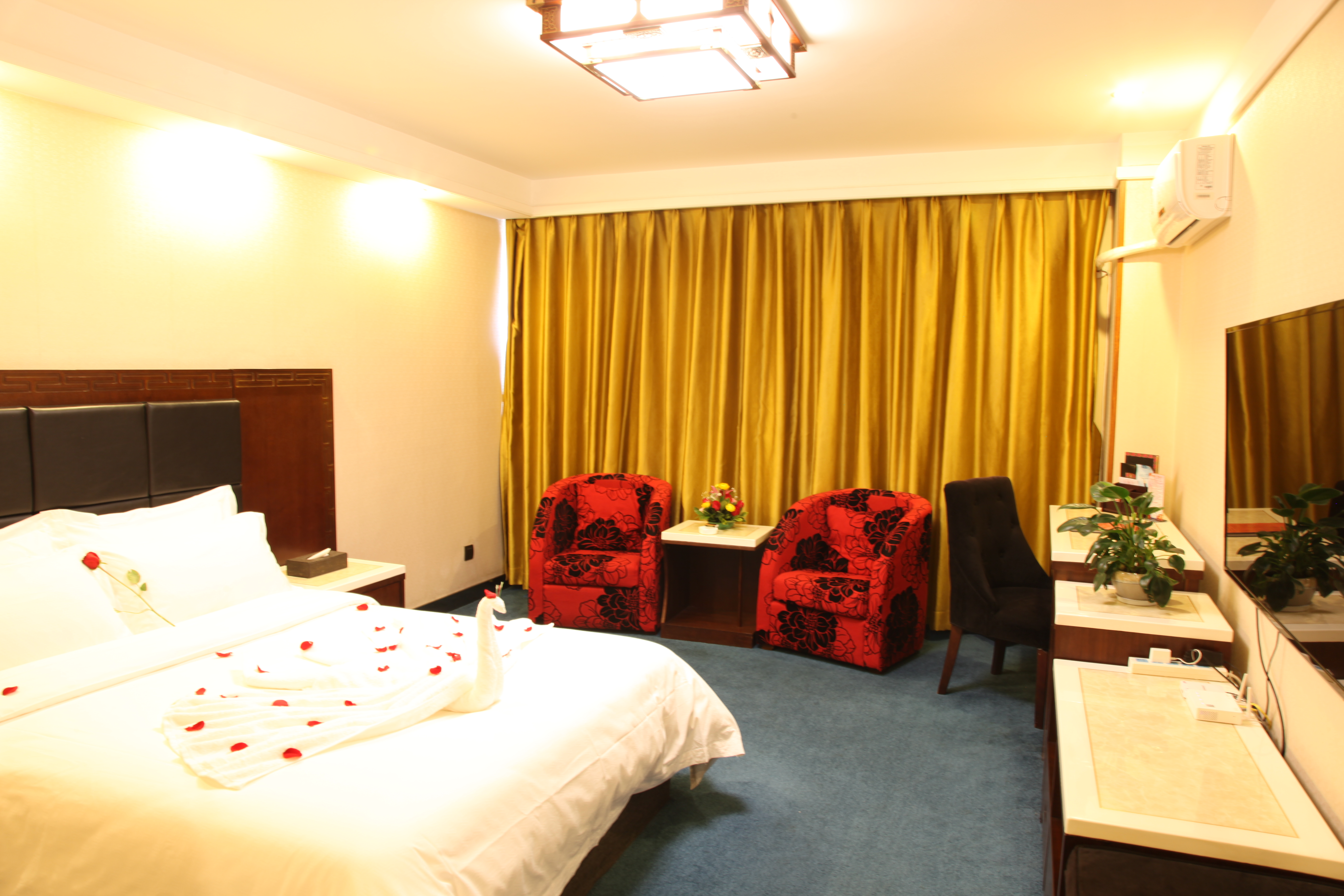 豪华大床房（空调）