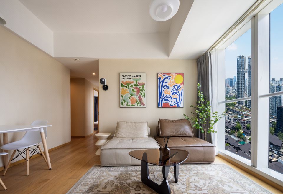 太古觀景兩室一廳雙衞套房（落地窗+烘乾洗衣機+投影