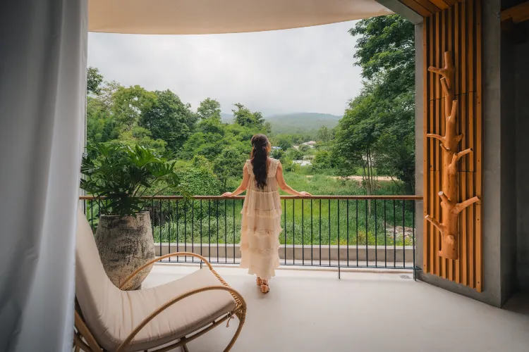 ห้องสวีทหรูหราพร้อมอ่างน้ำร้อนบนระเบียง