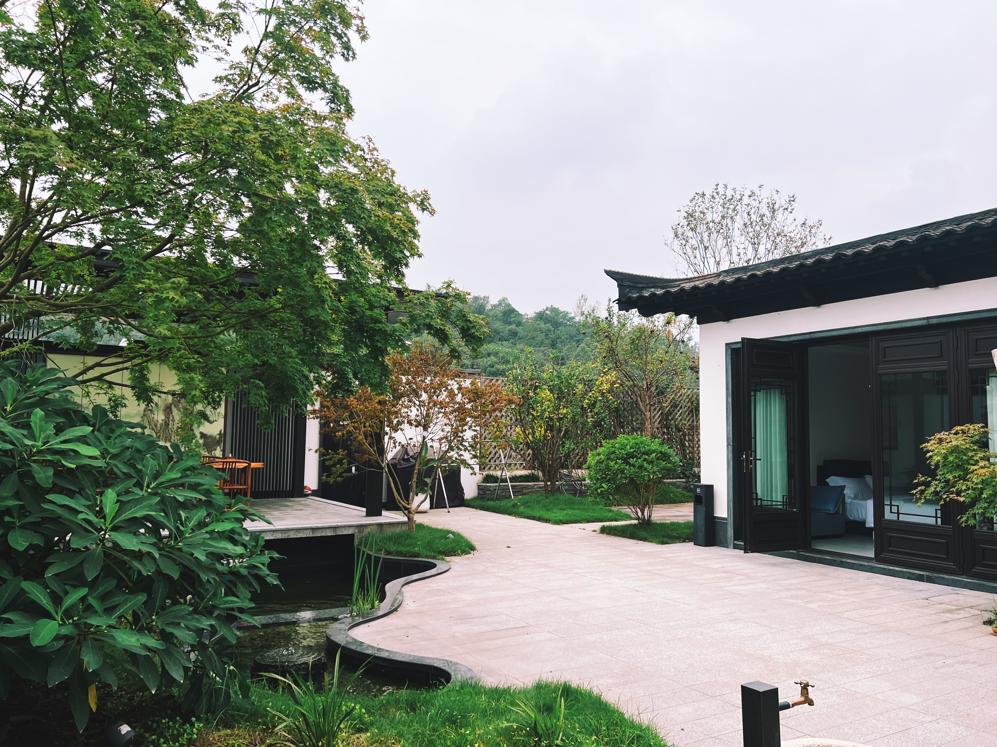 豪华四卧三衞影音花园别院