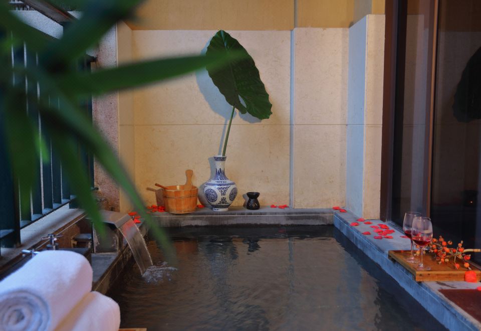 私汤别院-户外庭院-私汤泡池-认证水质温泉水