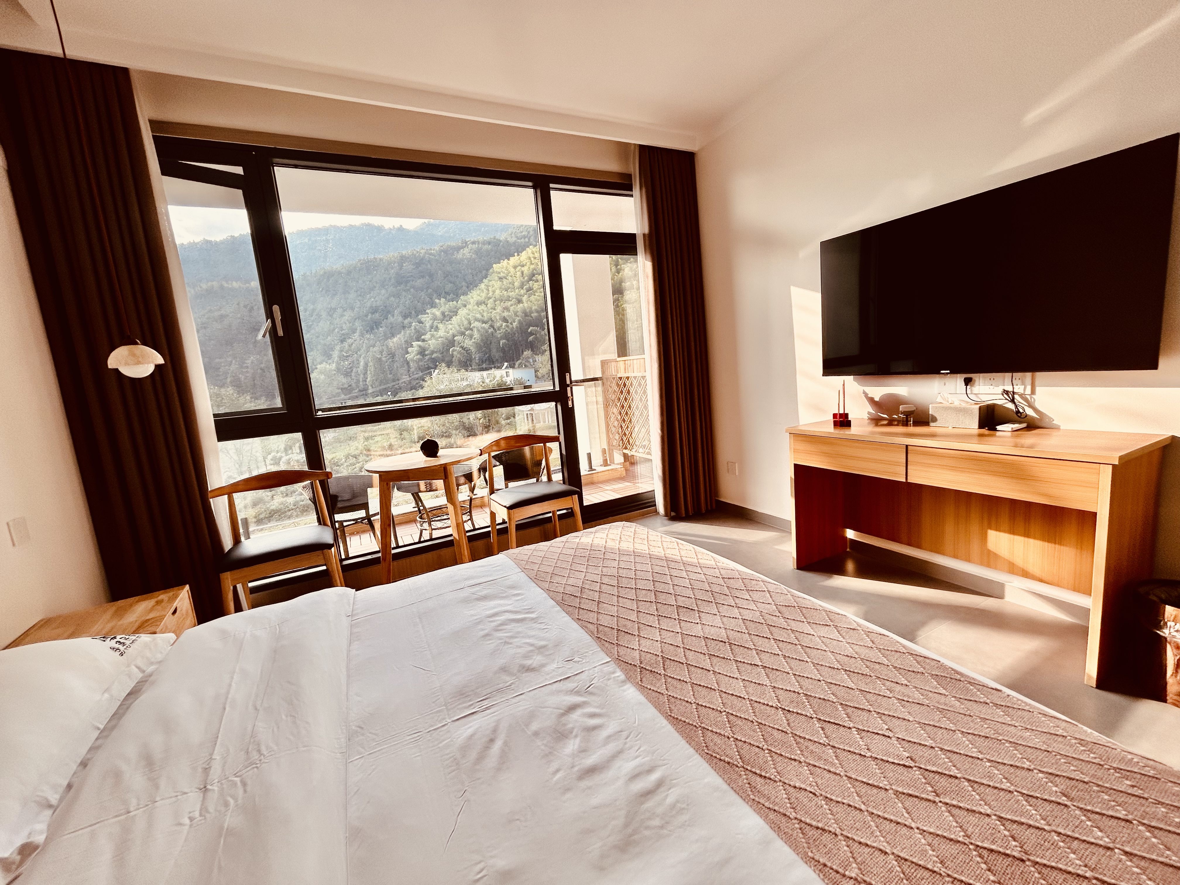 翠微-山景大床房（独立阳台）