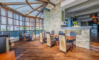 Muthu Westcliff Hotel (Near London Southend Airport) - Housity