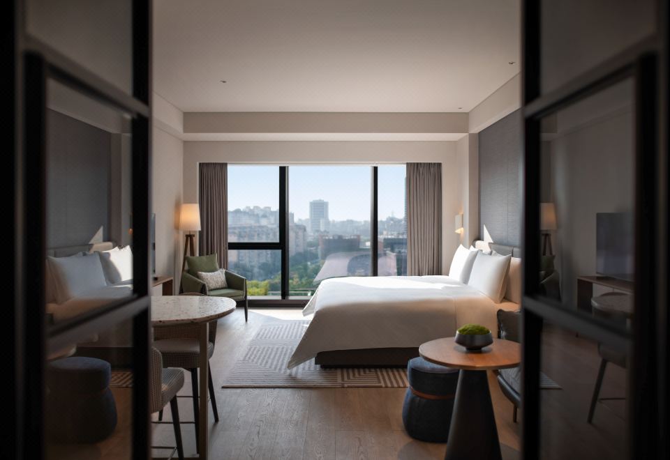 豪华大床房（私享Coffee机+Minibar）