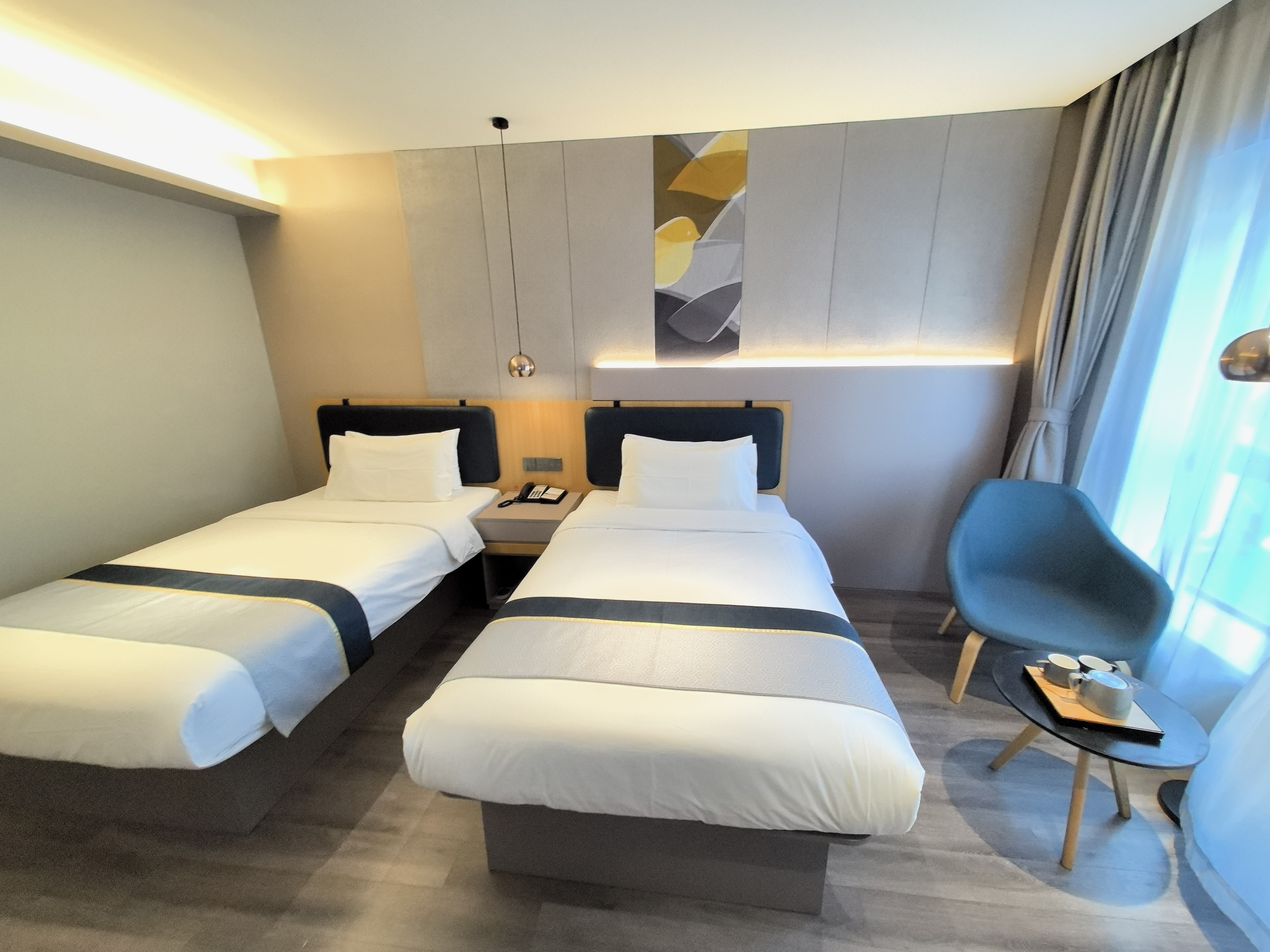 高級雙床房-舒適床品-手機投屏