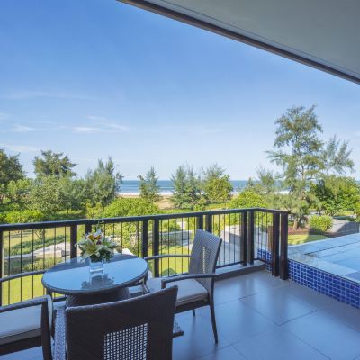 Junior Twin Pool Suite With Sea View And Balcony