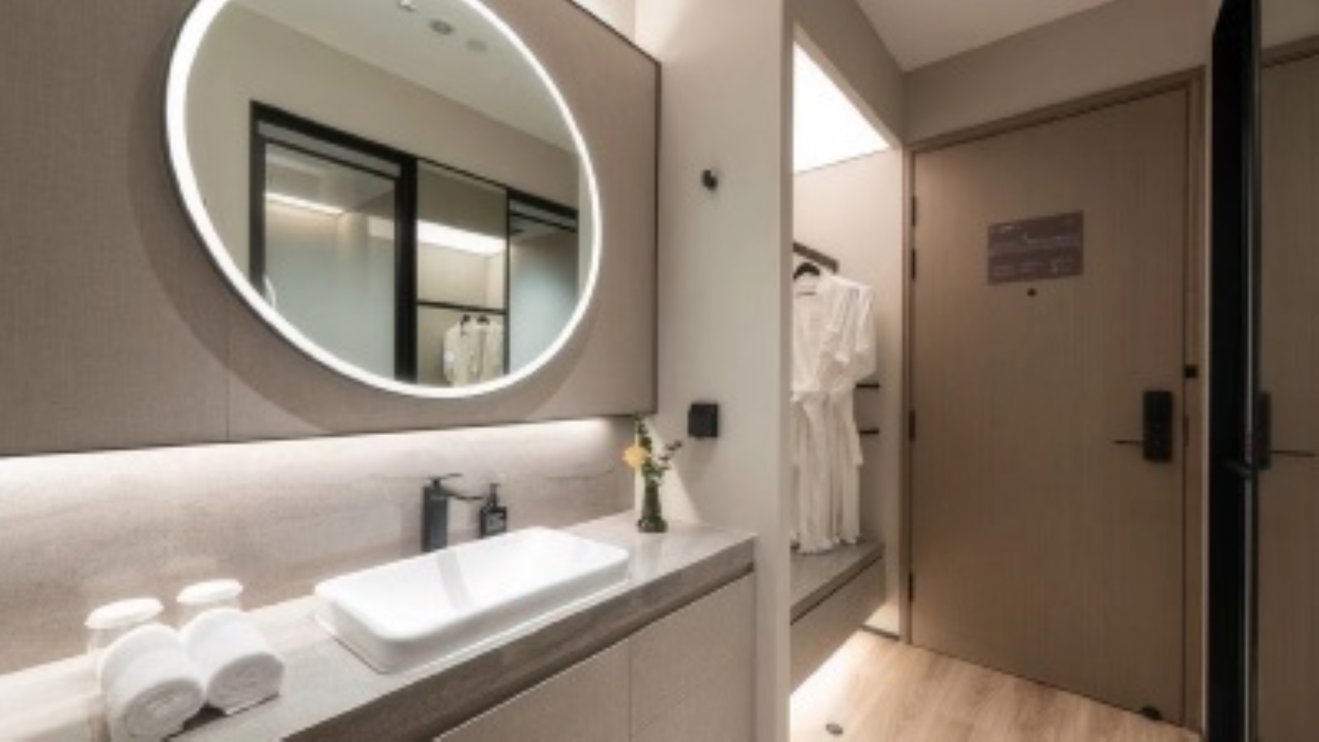 商务大床房（智能客控+冰箱minibar+手机投屏）