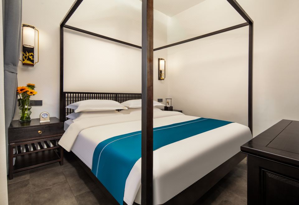 Purple Qi East Come Big Bed Room
