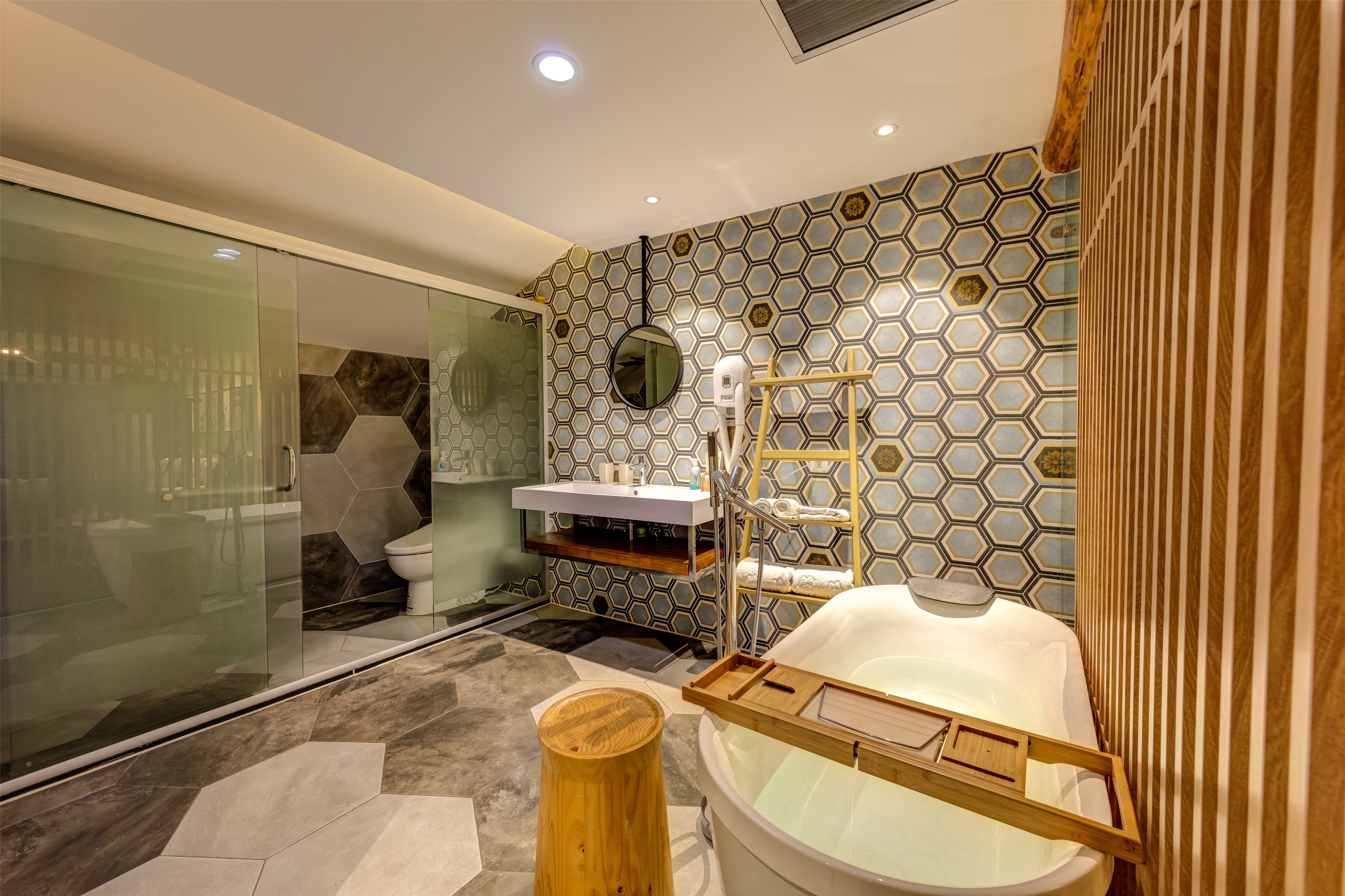 庭苑六卧整栋（6居8床6衞）