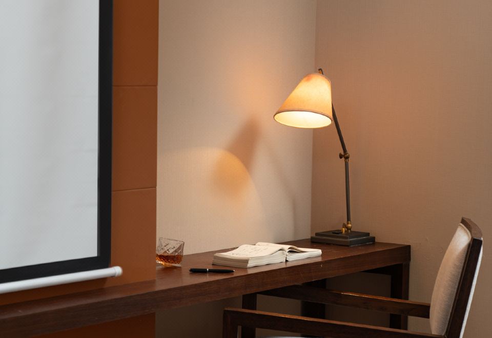 欢聚观影家庭房丨100寸巨幕投影+超大子母床+海量大片