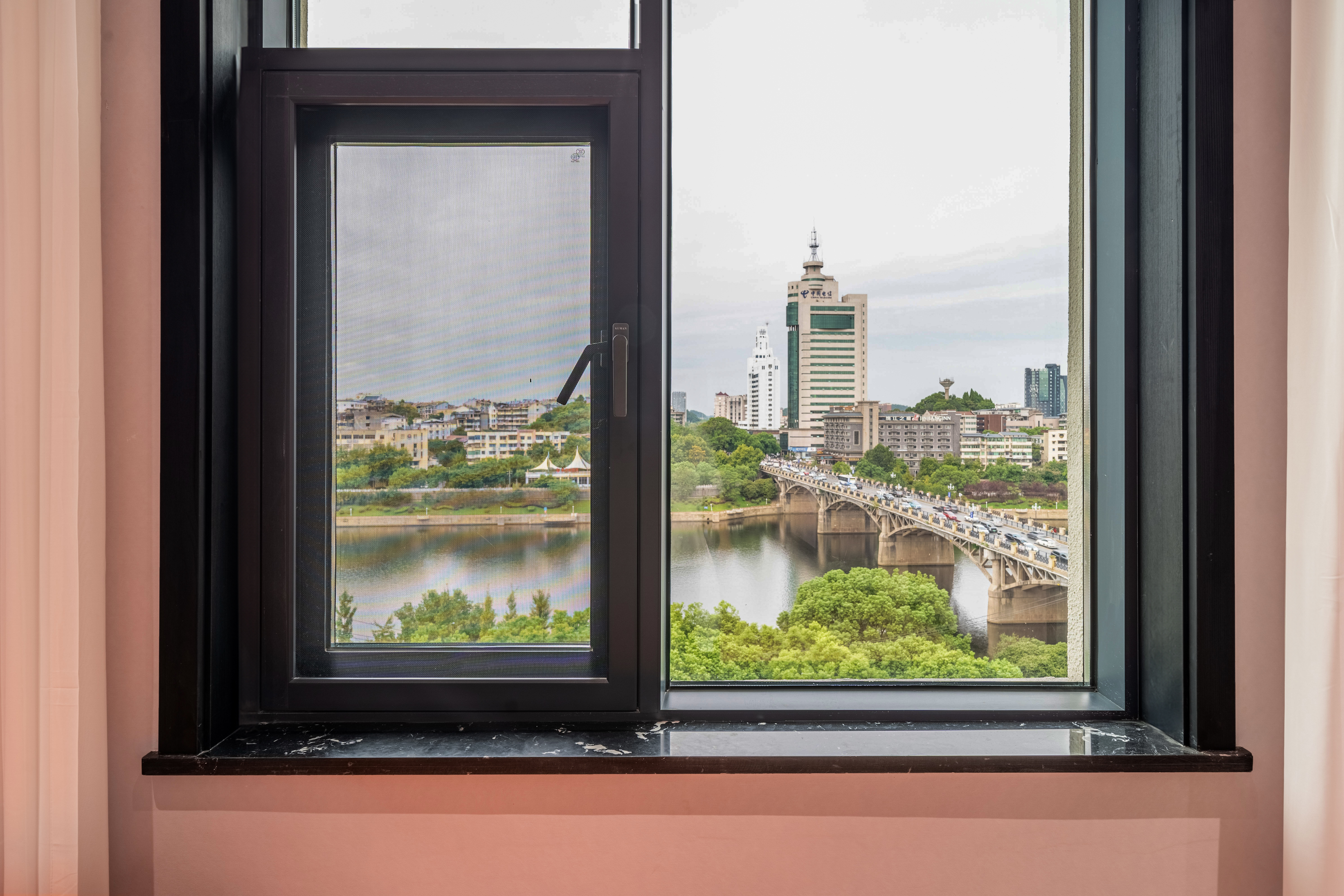 江景投影大床房（一線江景+乳膠床墊）