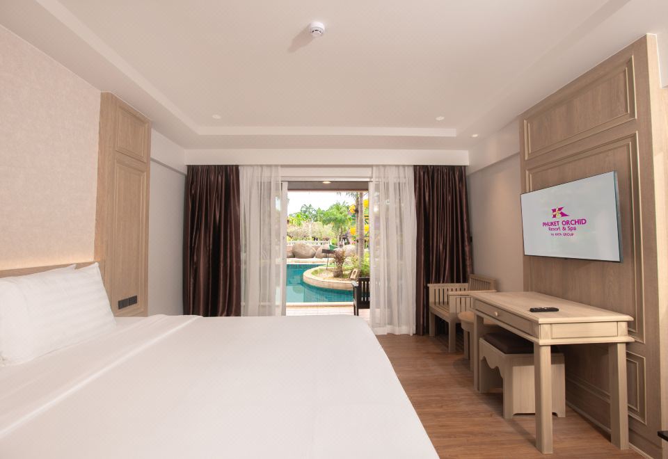 Pool Access Room