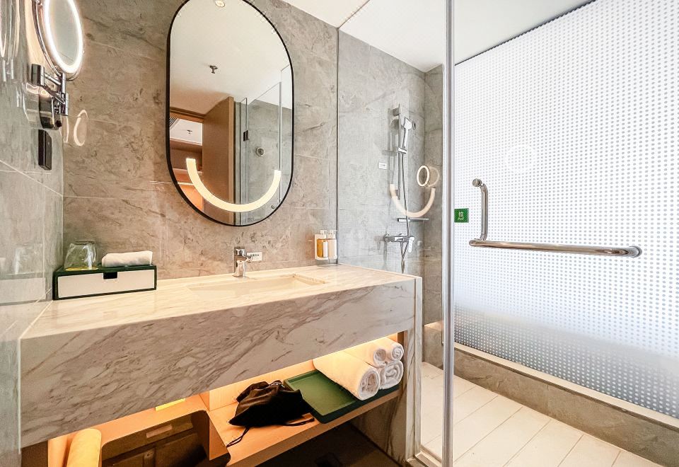 Holiday Inn Shanghai Nanjing RoadSuperior Queen Room