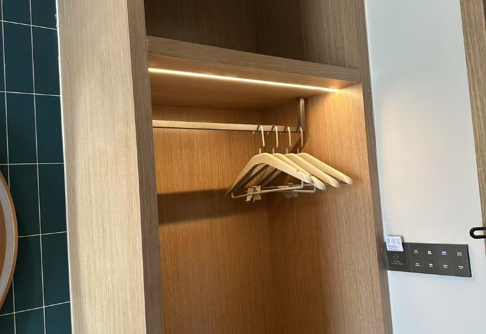 R时尚大床房（智能客控）