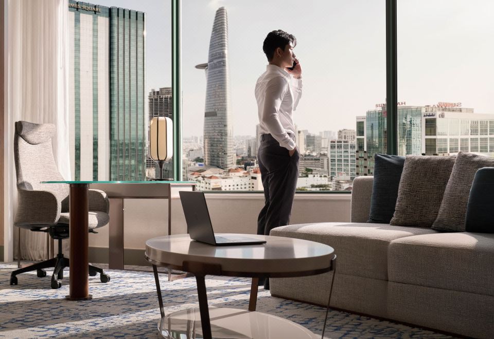 Sheraton Saigon Grand Opera HotelClub Lounge Access, Larger Suite, 1 King