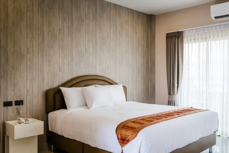 ห้องเตียงใหญ่หรือเตียงแฝดพร้อมวิวสระว่ายน้ำ