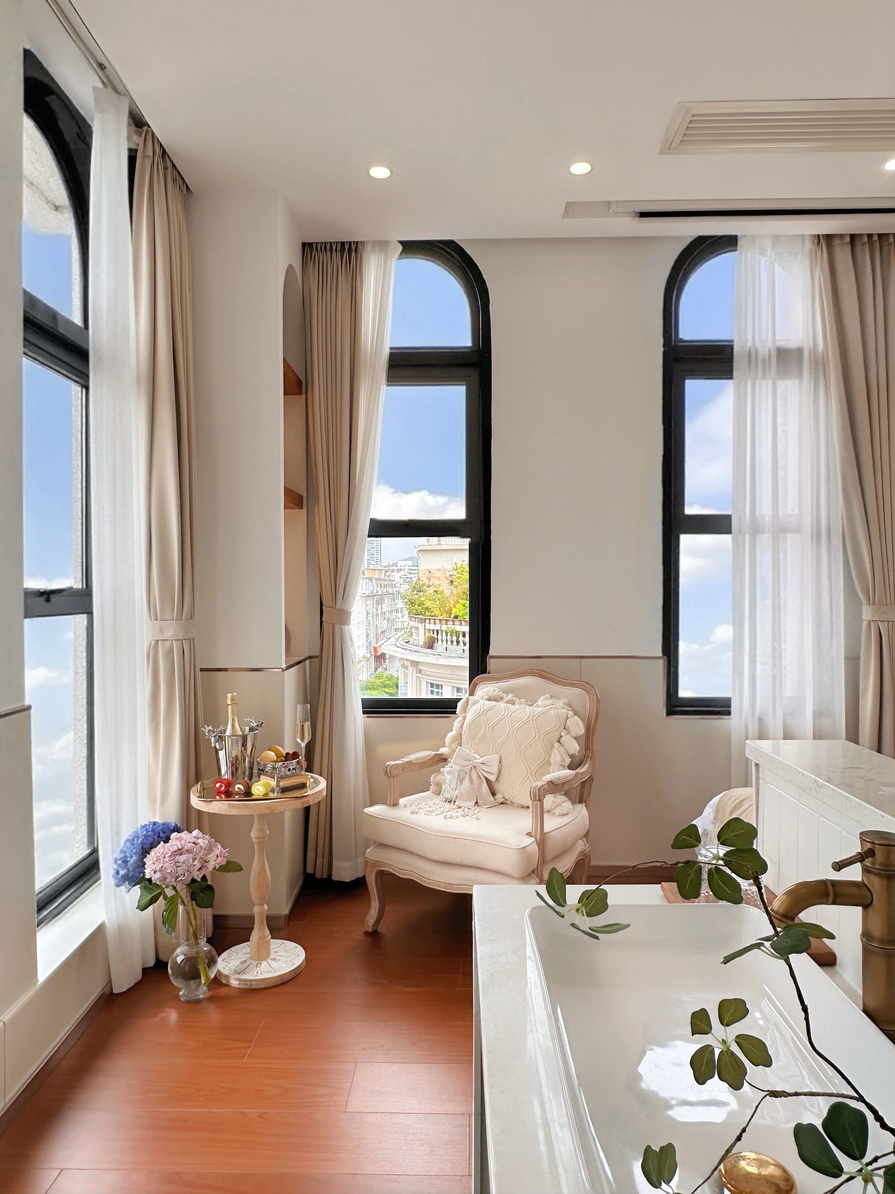 莫奈·南法古堡花园大床房（投影仪+浴缸+360度骑楼景