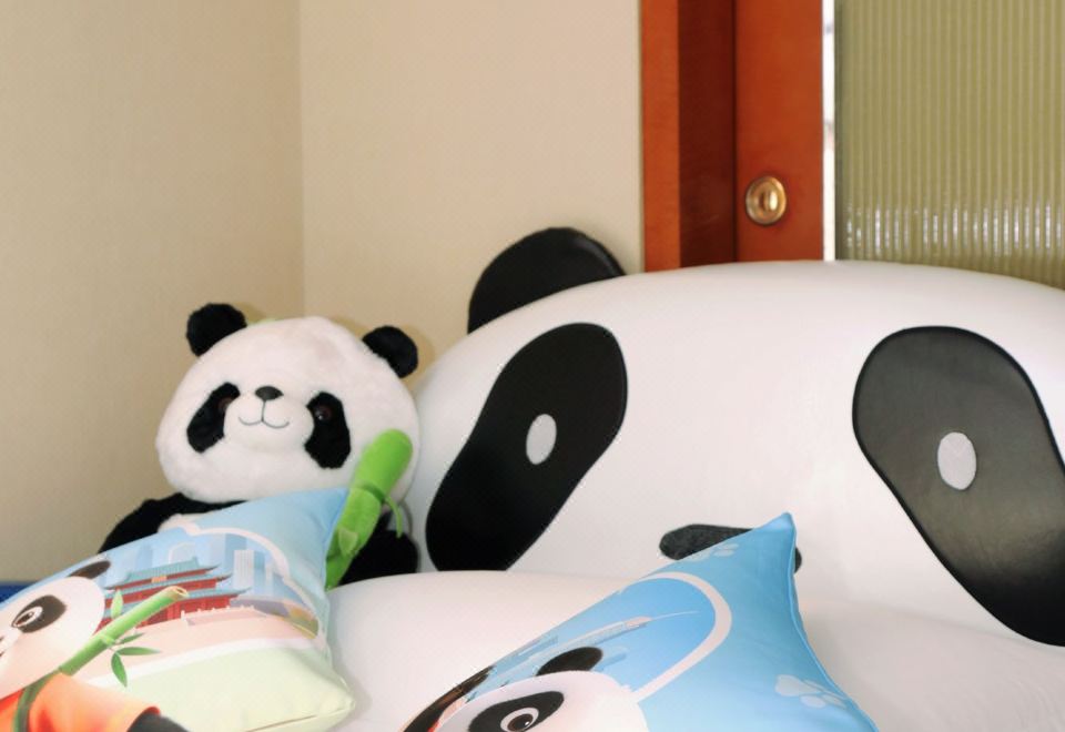 Intercontinental Century City Chengdu1 King 1 Single Premium AI Family Room