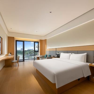 江景豪華大床房（江景露台） 中山江畔商務酒店優惠