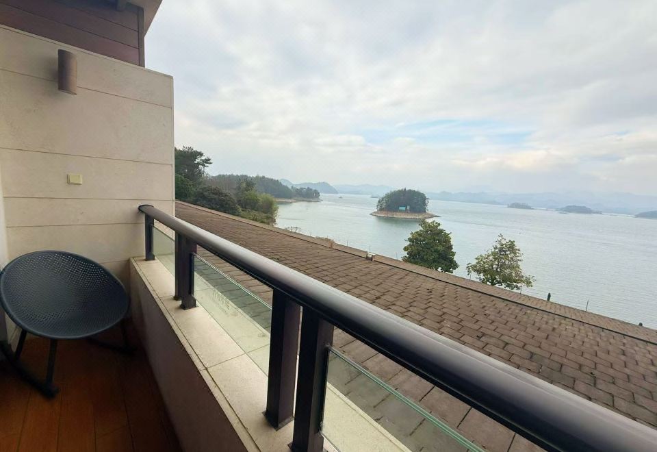 Narada Qiandao Lake ResortCentral Lake View Twin Room