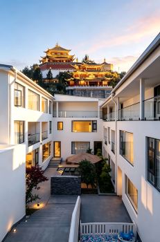 Chenqi Resort Homestay (Shangri-La Dukezong Ancient Town)