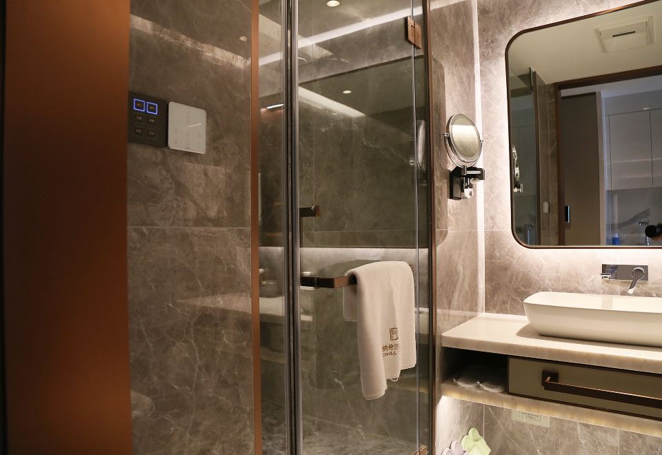 豪華雙床房（博世洗衣機│唯寶智能衞浴│高儀化粧鏡）