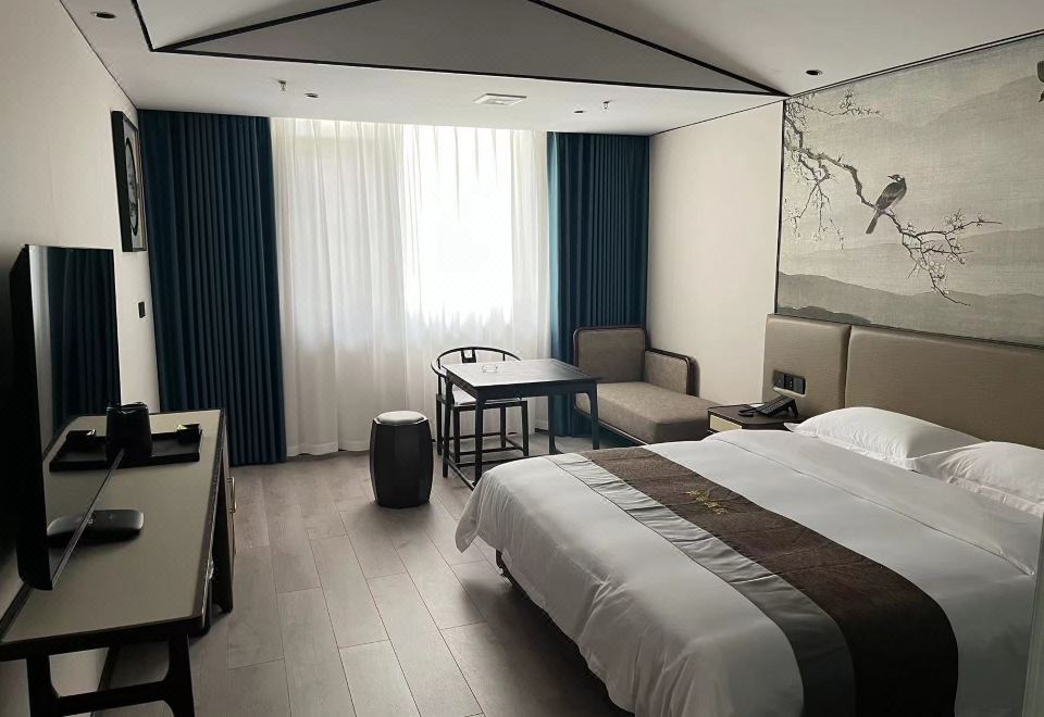 Qian Stream Grand HotelDeluxe Queen Room